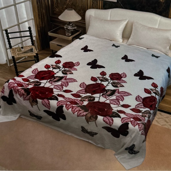 King size Flannel blanket, rose butterfly , brand new , Super Soft,thick white - Picture 1 of 4